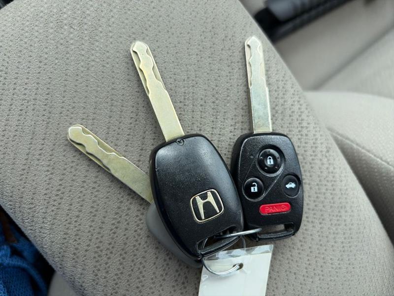 Honda Civic LX Sedan 5-Speed AT 2013