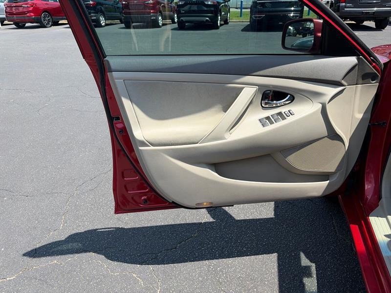 Toyota Camry Hybrid Sedan 2010