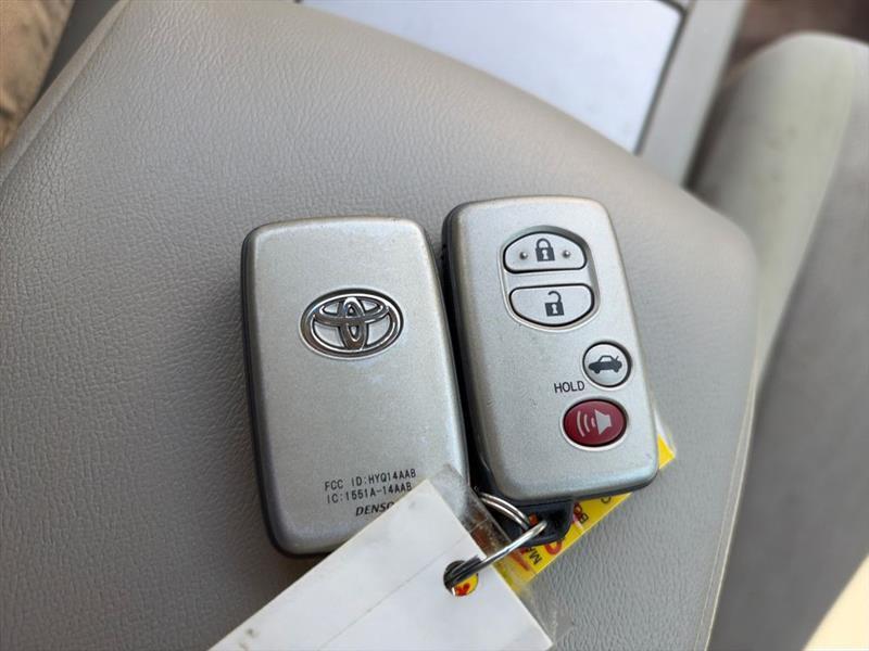 Toyota Camry Hybrid Sedan 2010