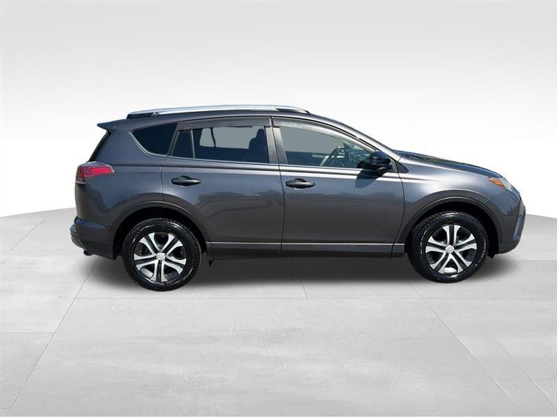 Toyota RAV4 LE FWD 2018