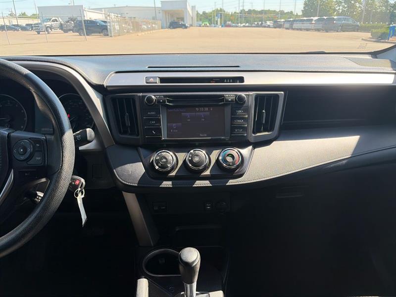 Toyota RAV4 LE FWD 2018