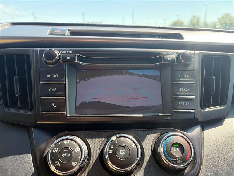 Toyota RAV4 LE FWD 2018