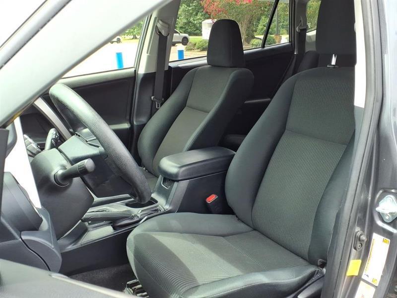 Toyota RAV4 LE FWD 2018