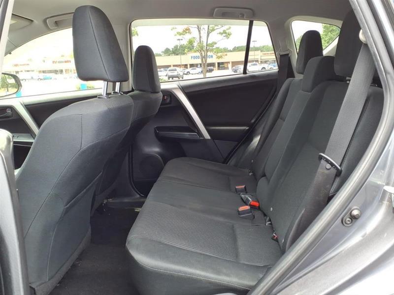 Toyota RAV4 LE FWD 2018