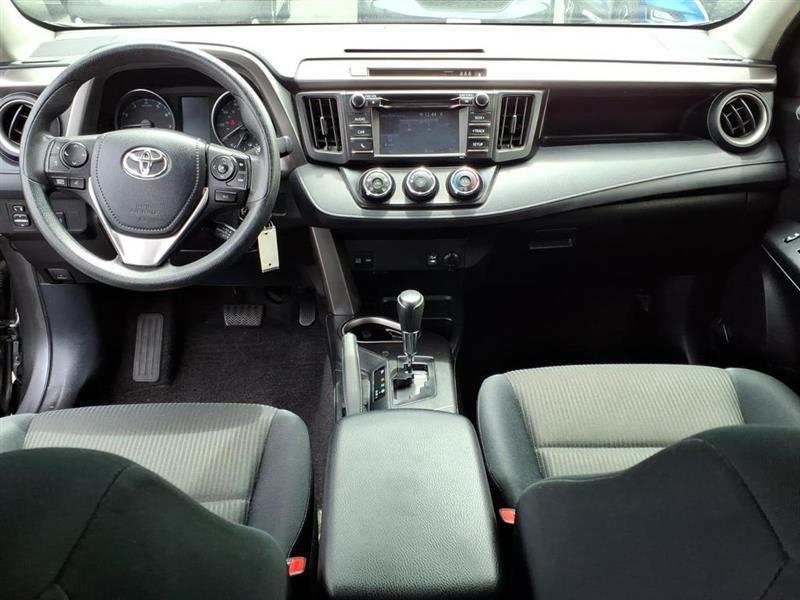 Toyota RAV4 LE FWD 2018