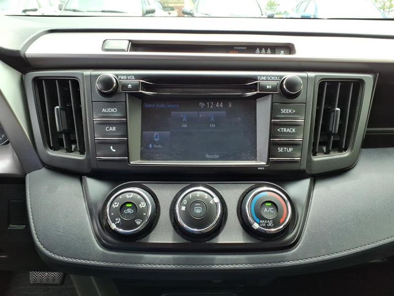 Toyota RAV4 LE FWD 2018