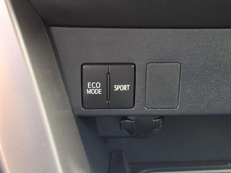 Toyota RAV4 LE FWD 2018