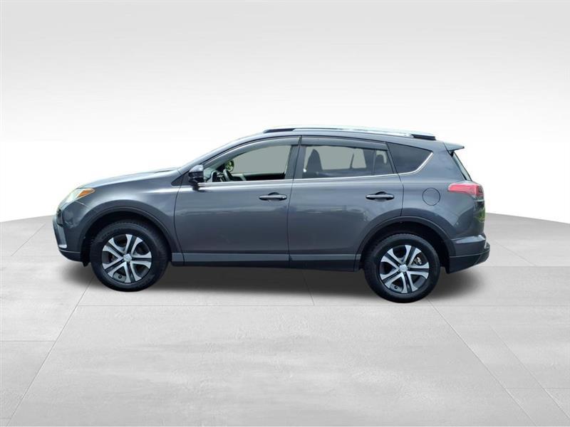 Toyota RAV4 LE FWD 2018