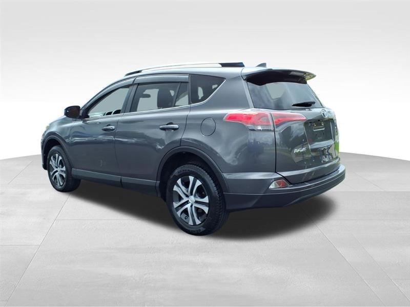 Toyota RAV4 LE FWD 2018