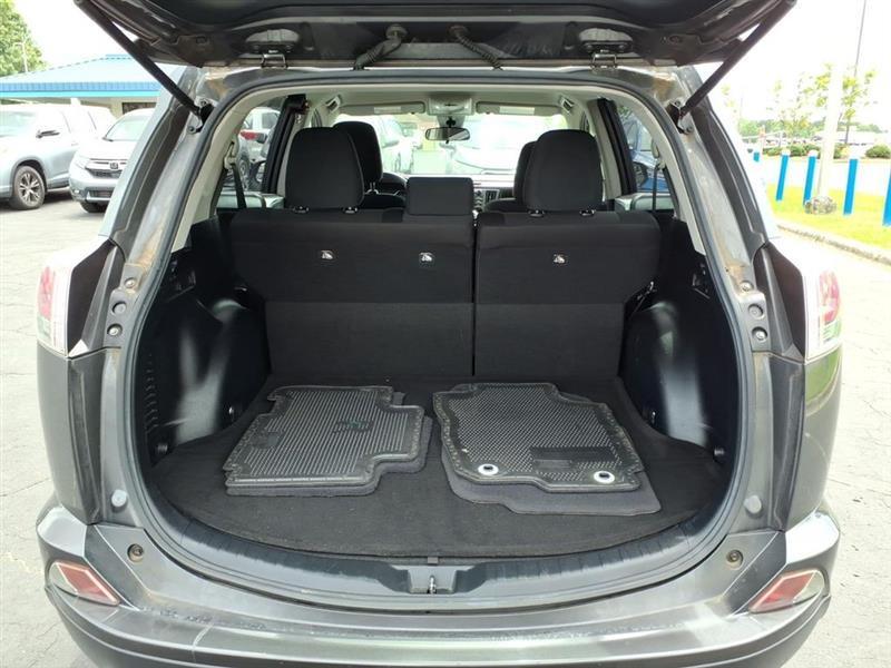 Toyota RAV4 LE FWD 2018