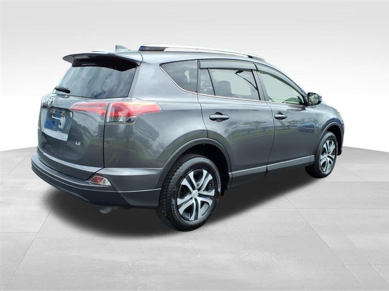 Toyota RAV4 LE FWD 2018