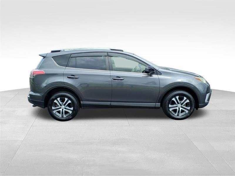Toyota RAV4 LE FWD 2018