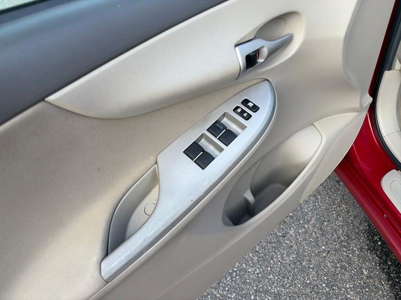 Toyota Corolla LE 4-Speed AT 2010