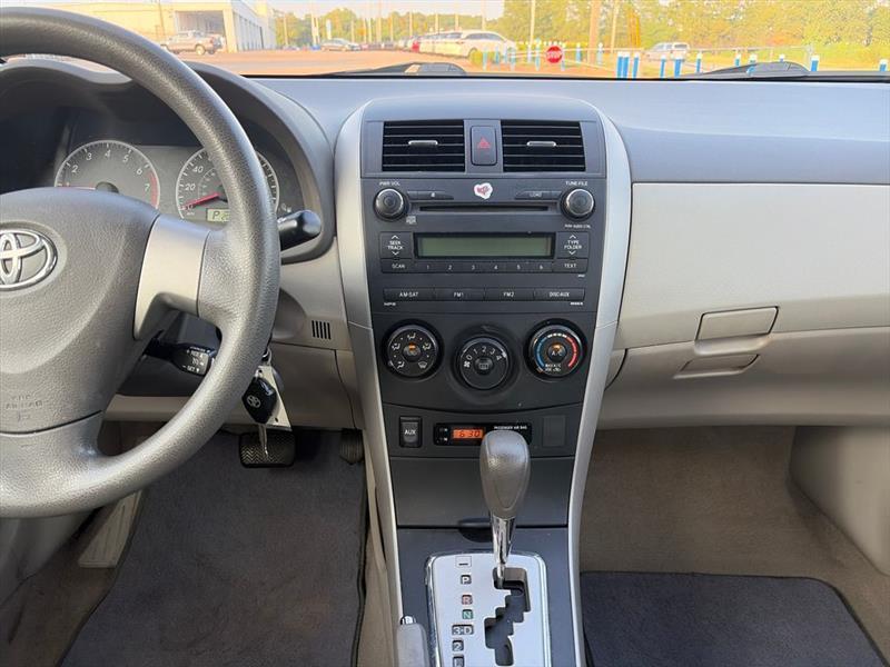 Toyota Corolla LE 4-Speed AT 2010