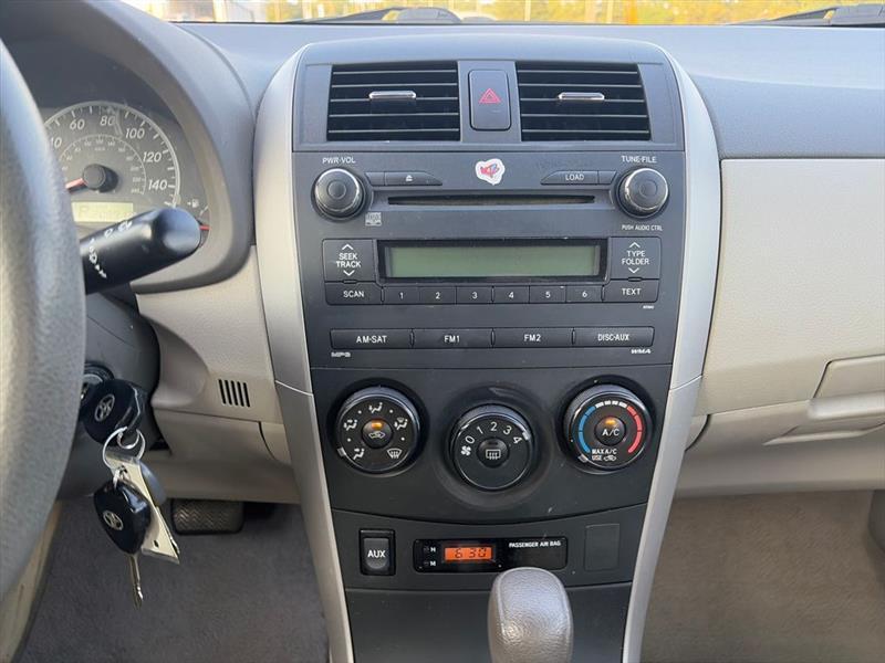 Toyota Corolla LE 4-Speed AT 2010
