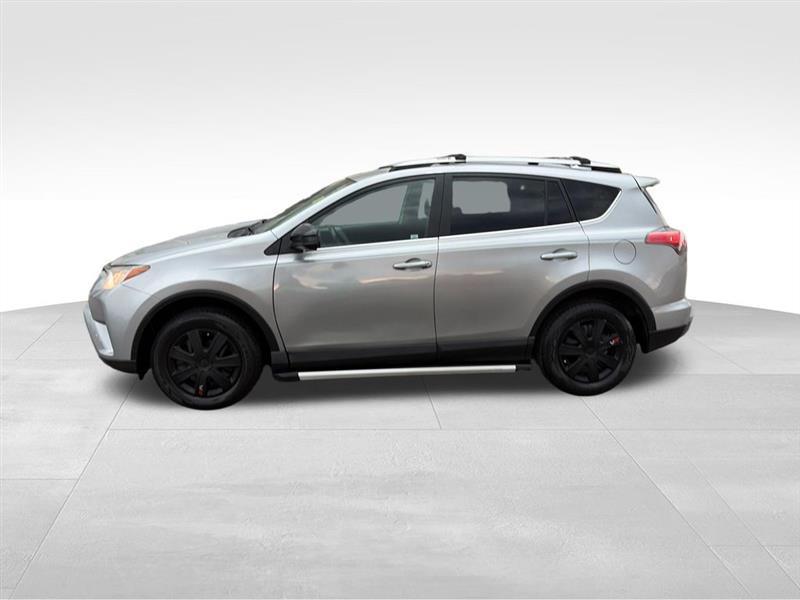 Toyota RAV4 LE AWD 2018