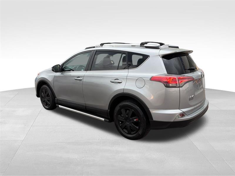 Toyota RAV4 LE AWD 2018