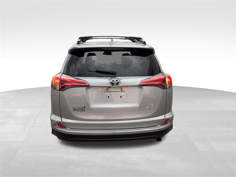 Toyota RAV4 LE AWD 2018