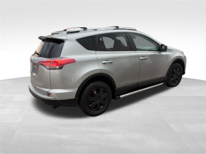 Toyota RAV4 LE AWD 2018