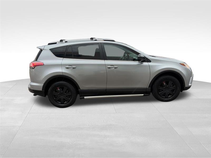 Toyota RAV4 LE AWD 2018