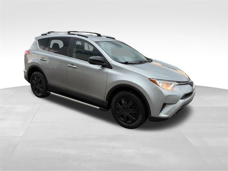 Toyota RAV4 LE AWD 2018