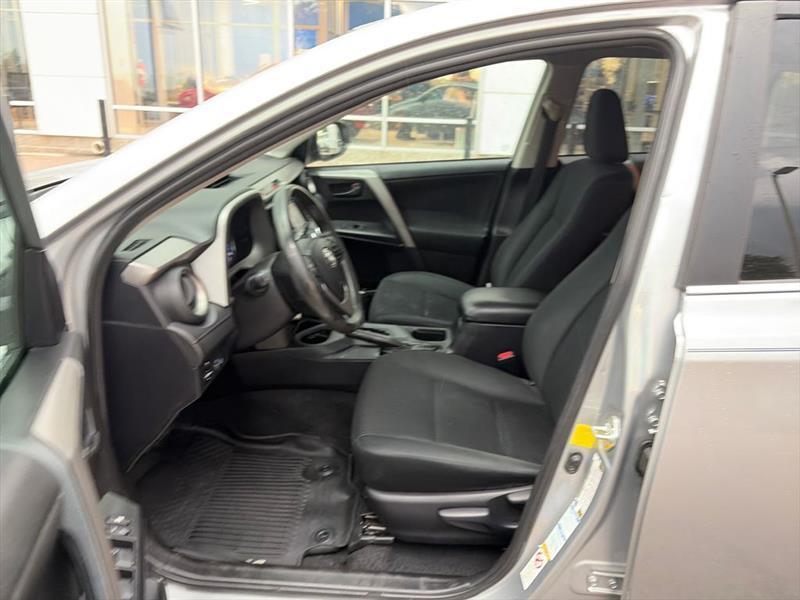Toyota RAV4 LE AWD 2018