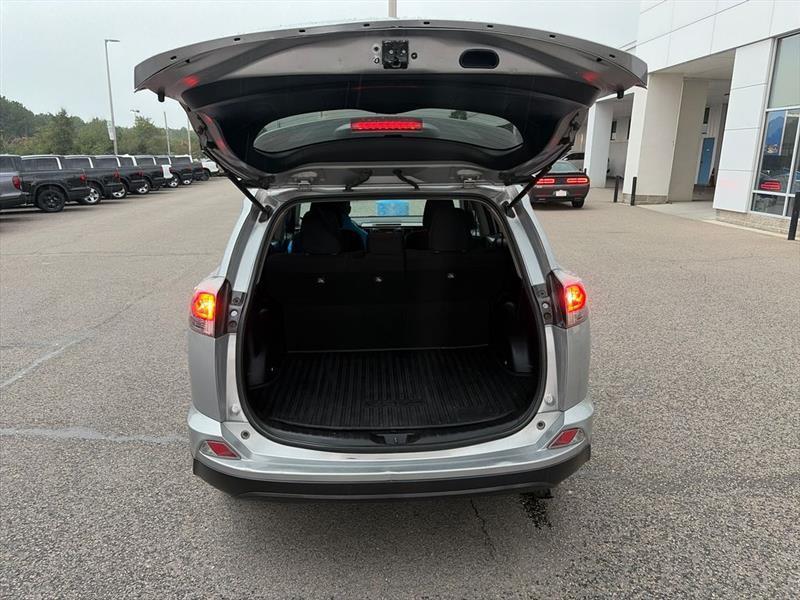 Toyota RAV4 LE AWD 2018