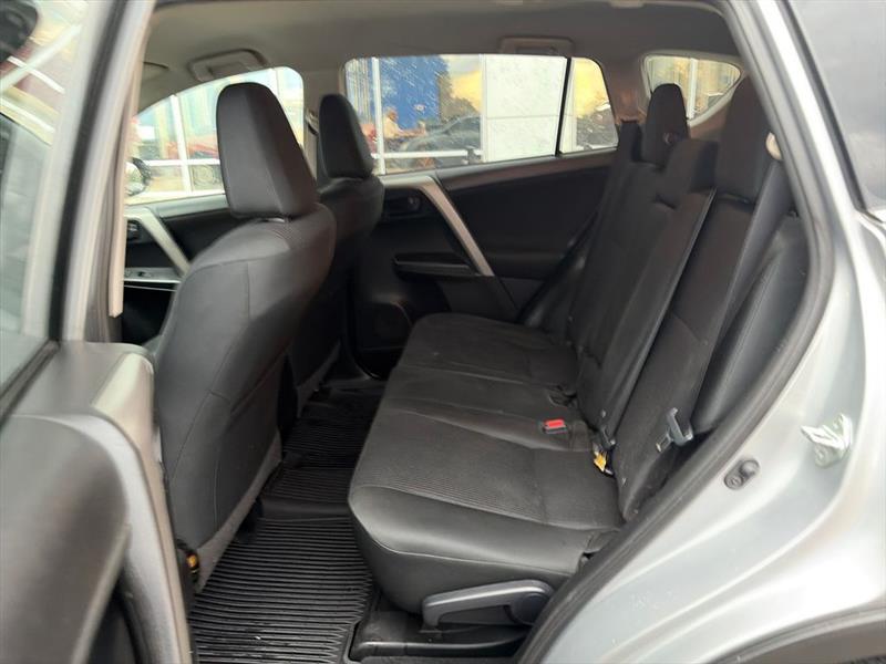 Toyota RAV4 LE AWD 2018