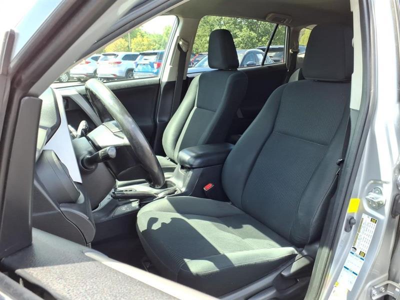 Toyota RAV4 LE AWD 2018