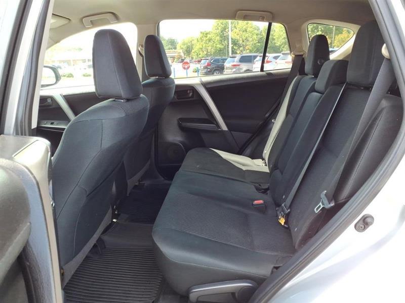 Toyota RAV4 LE AWD 2018