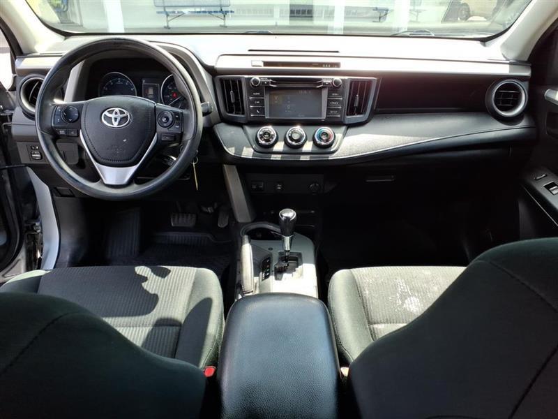 Toyota RAV4 LE AWD 2018