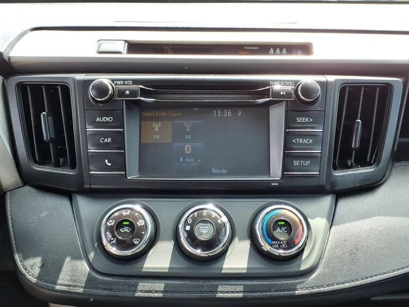 Toyota RAV4 LE AWD 2018