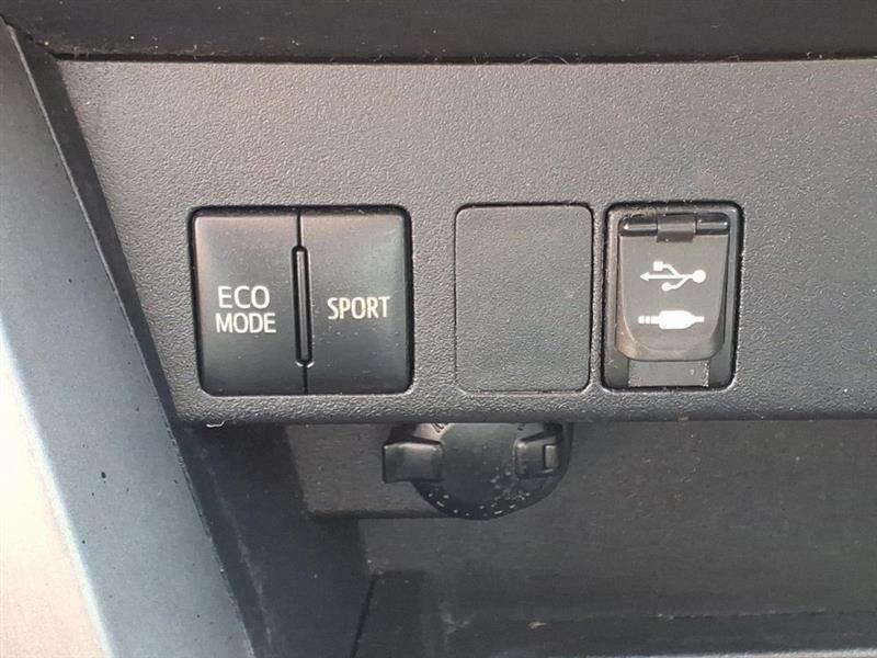Toyota RAV4 LE AWD 2018