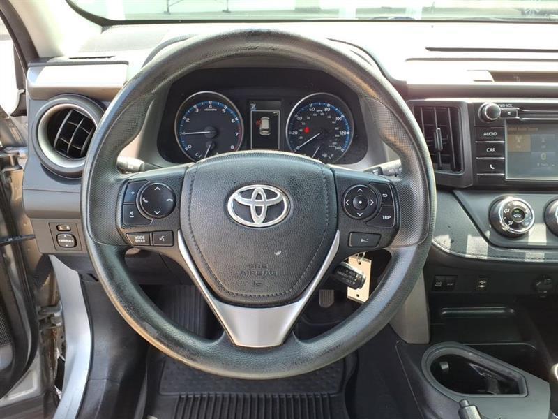 Toyota RAV4 LE AWD 2018