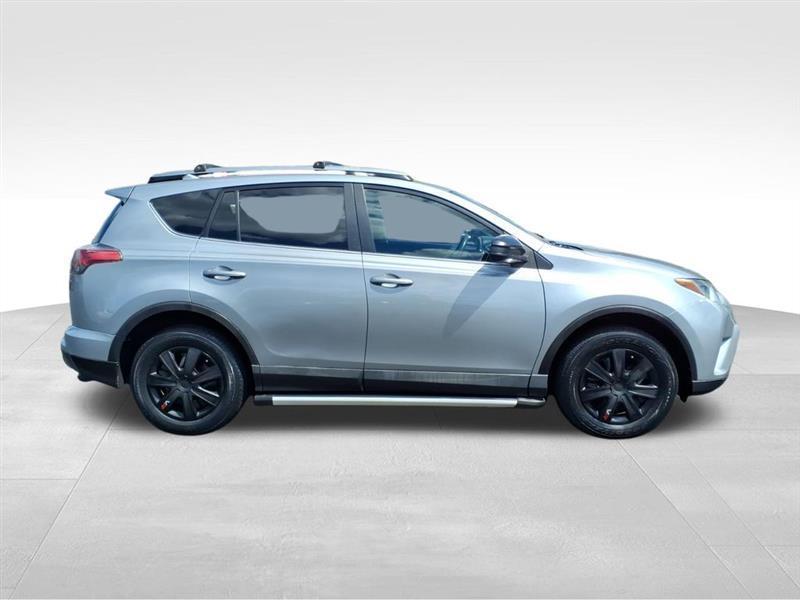 Toyota RAV4 LE AWD 2018