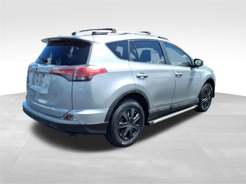 Toyota RAV4 LE AWD 2018