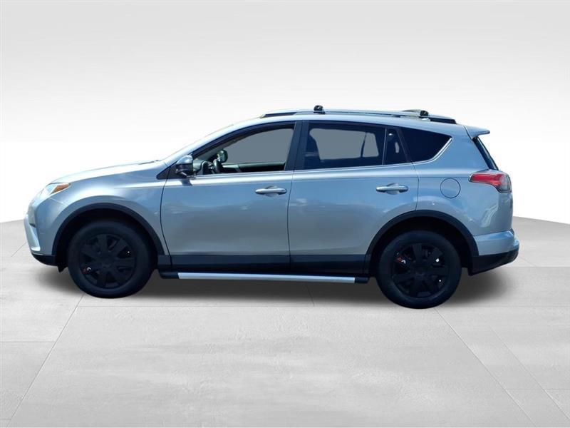 Toyota RAV4 LE AWD 2018
