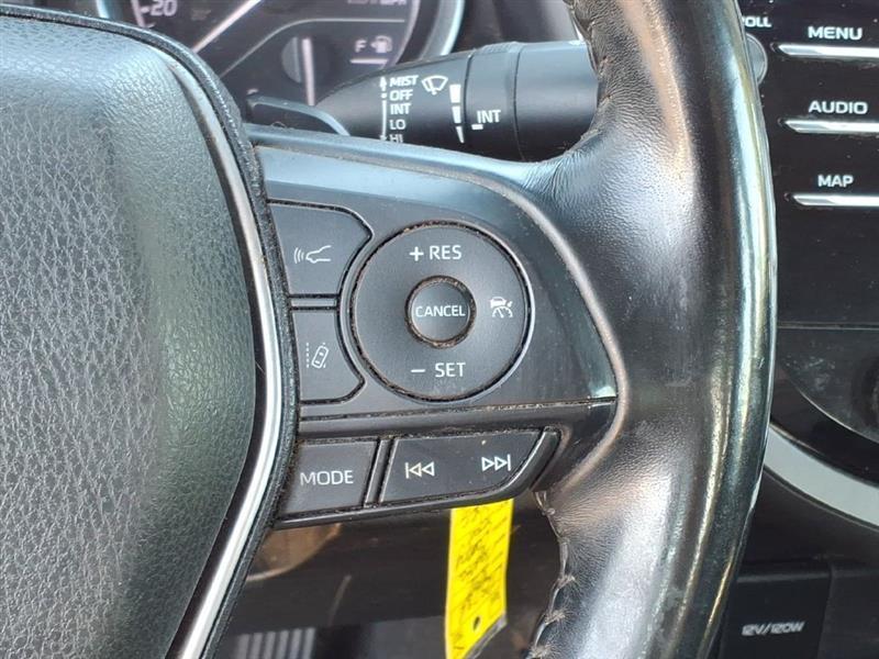 Toyota Camry SE 2020