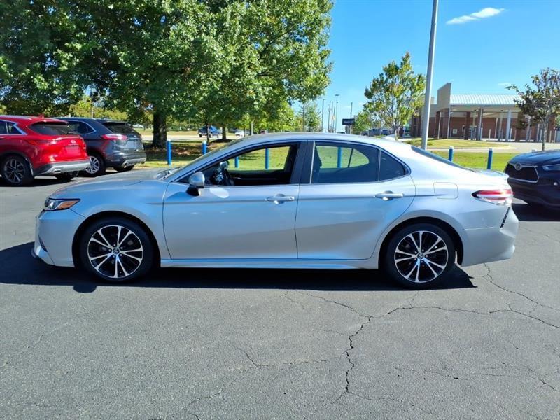Toyota Camry SE 2020