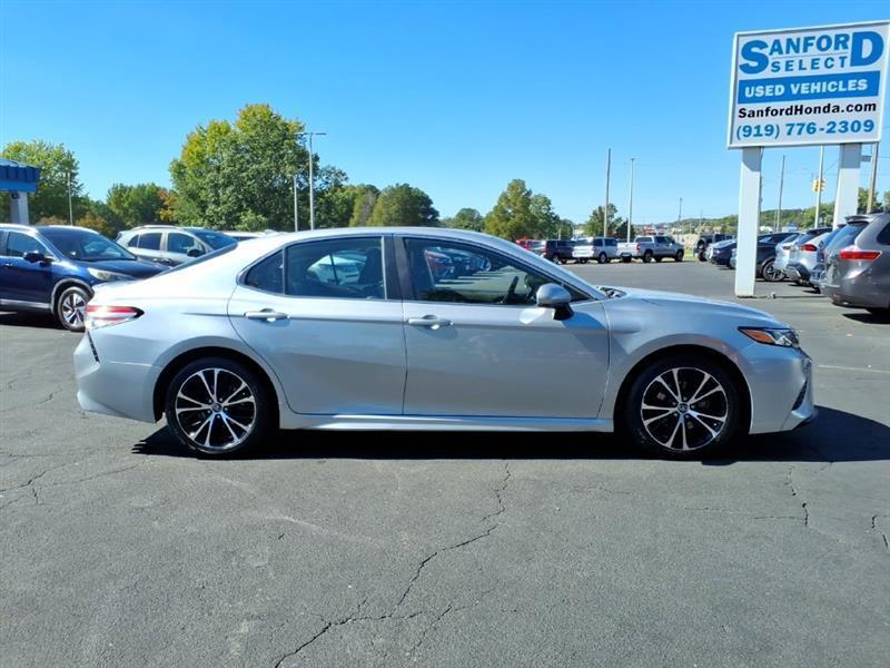Toyota Camry SE 2020