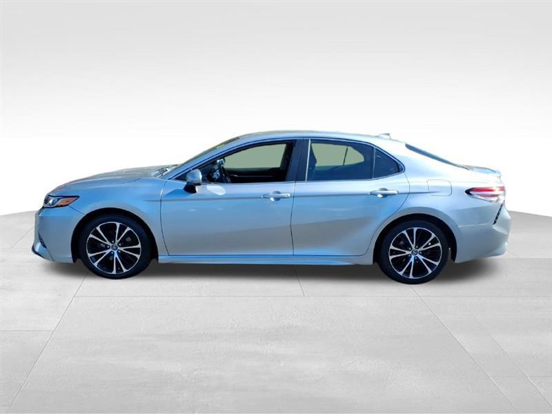 Toyota Camry SE 2020