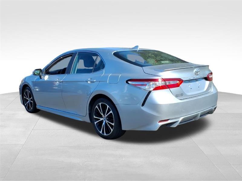 Toyota Camry SE 2020