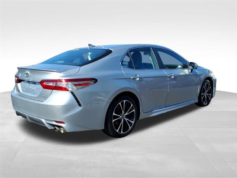 Toyota Camry SE 2020