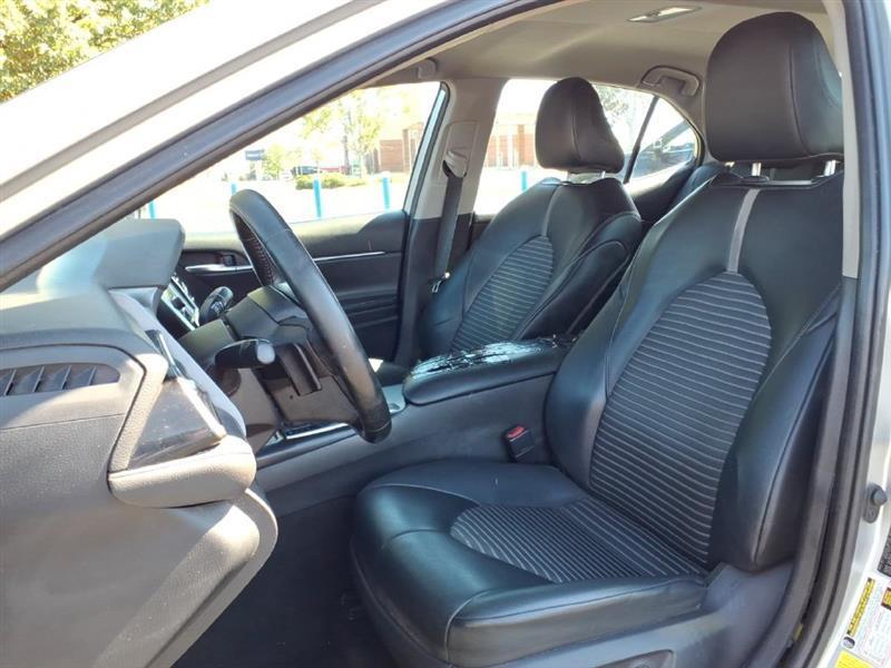 Toyota Camry SE 2020