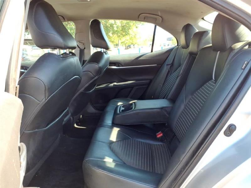 Toyota Camry SE 2020