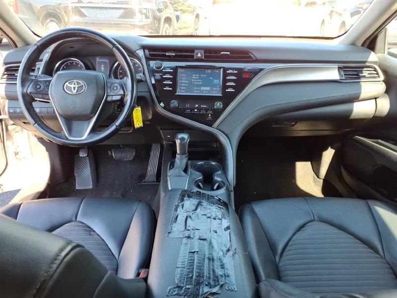 Toyota Camry SE 2020