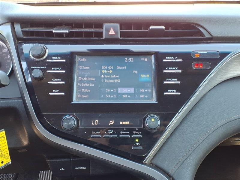 Toyota Camry SE 2020