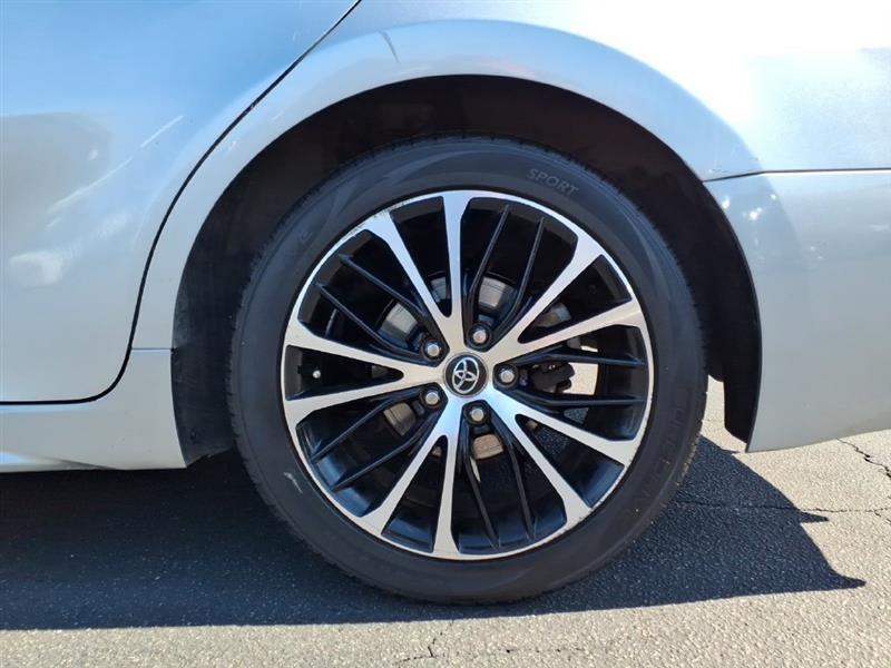 Toyota Camry SE 2020