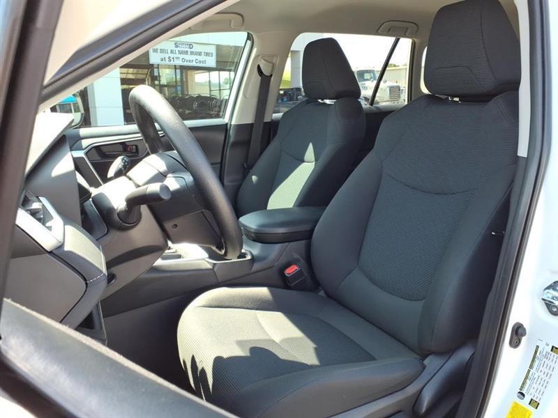 Toyota RAV4 LE 2025