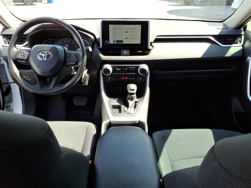 Toyota RAV4 LE 2025